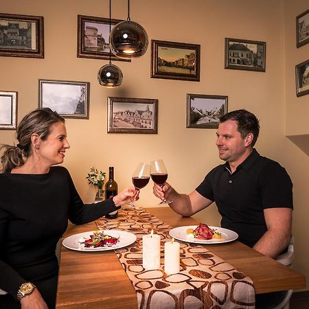 Hotel Bily Jednorozec Třeboň Esterno foto