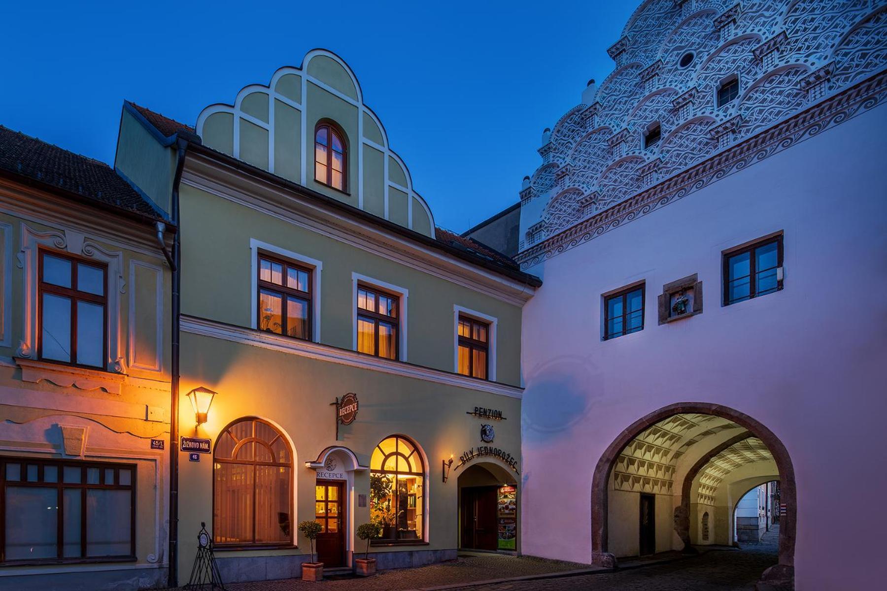 Hotel Bily Jednorozec Třeboň Esterno foto