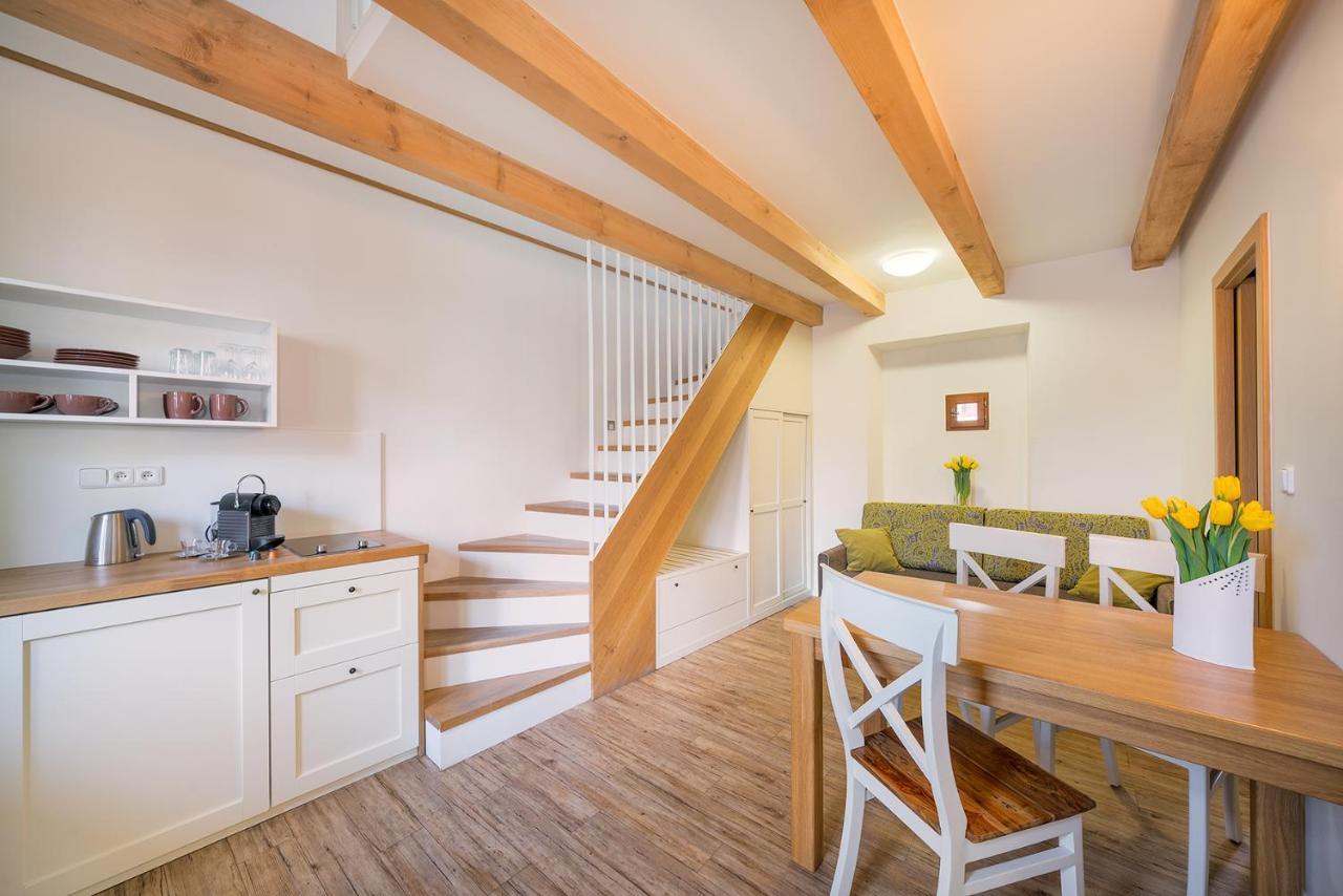Hotel Bily Jednorozec Třeboň Esterno foto