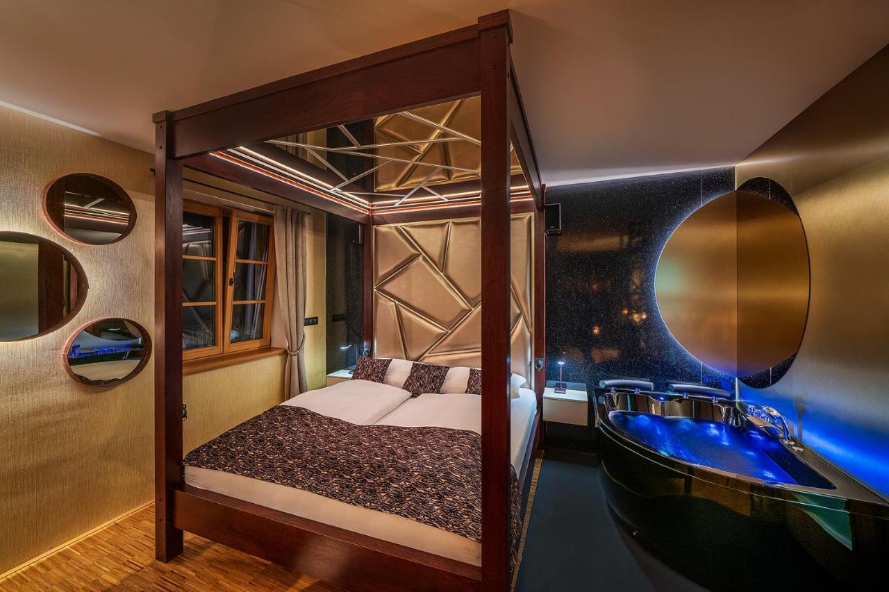 Hotel Bily Jednorozec Třeboň Esterno foto