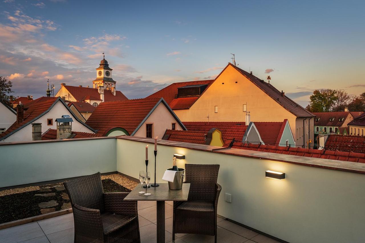 Hotel Bily Jednorozec Třeboň Esterno foto
