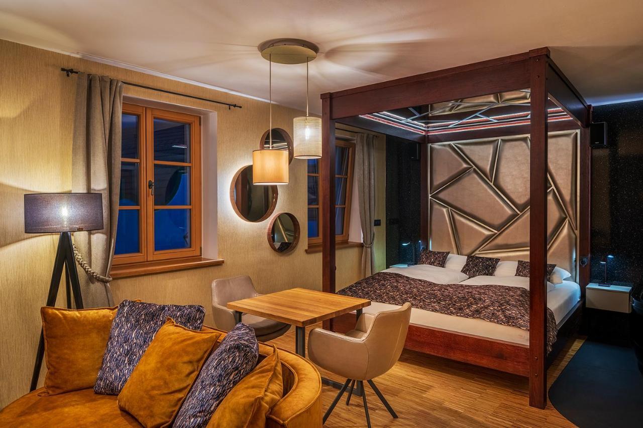Hotel Bily Jednorozec Třeboň Esterno foto