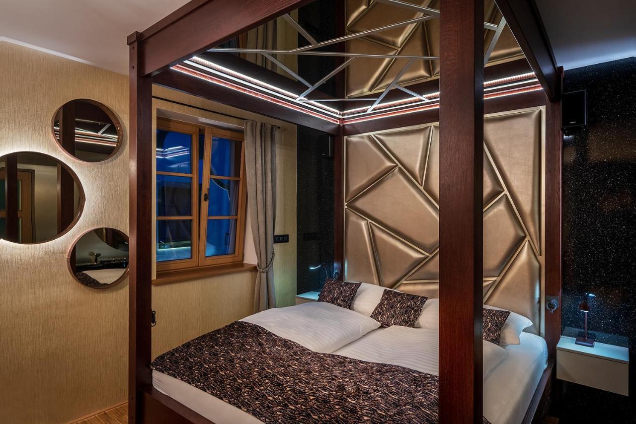 Hotel Bily Jednorozec Třeboň Esterno foto