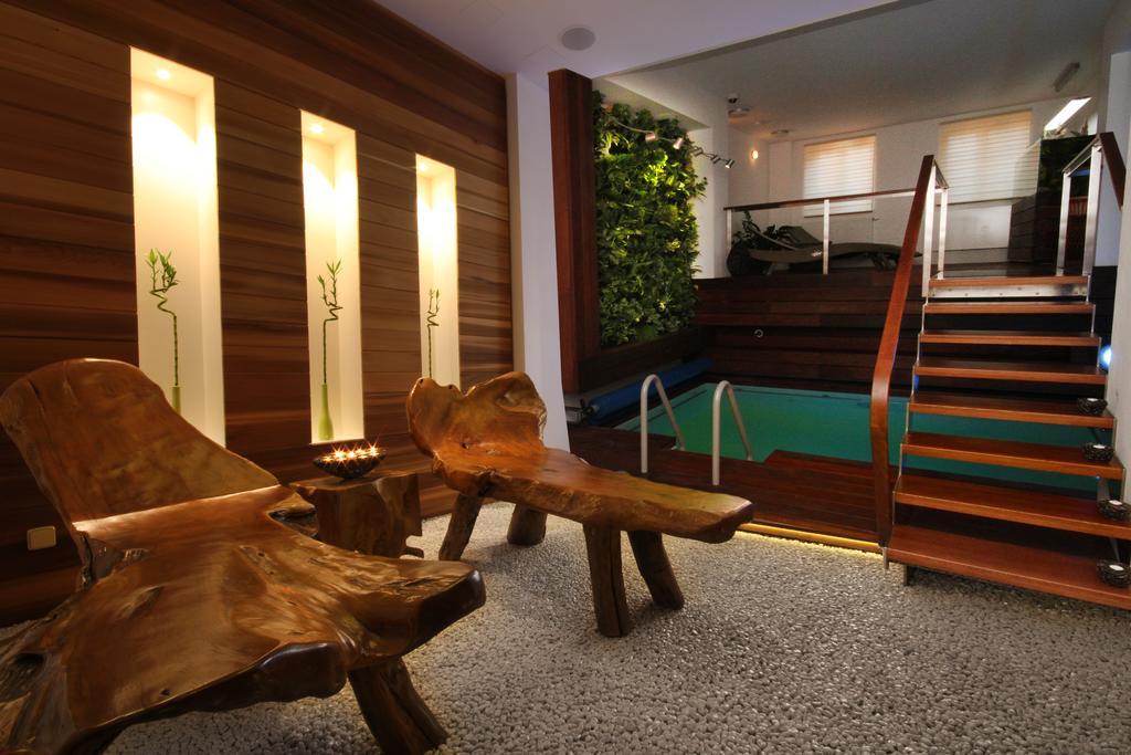 Hotel Bily Jednorozec Třeboň Esterno foto